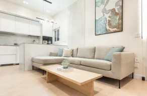 Sophisticated apartment & downtown views by REMS - Image 3