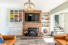 Shenandoah Valley Farmhouse · Hot Tub · Sleeps 8 - Image 4