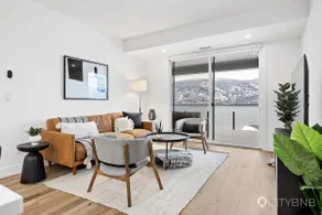 McKinley Beach. Sleeps 4. Lakeview. 1200sq ft. - Image 2