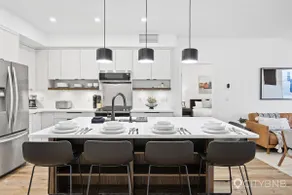McKinley Beach. Sleeps 4. Lakeview. 1200sq ft. - Image 3