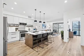 McKinley Beach. Sleeps 4. Lakeview. 1200sq ft. - Image 5