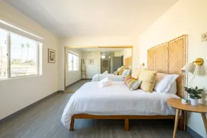Unbeatable Location | Chic 1BR Apt | Walk to Beach - Image 4