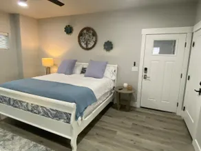 Beautiful new master suite with private entrance! - Image 4