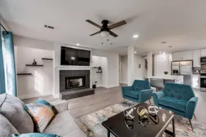 Luxury 4BR+Game Room-Denton - Image 2