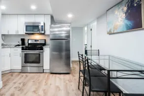 15 min to Lake Michigan, parking, washer/dryer - Image 3