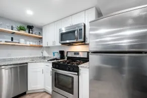 15 min to Lake Michigan, parking, washer/dryer - Image 5