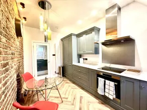 Luxurious top floor Mansion House Penthouse - Image 3