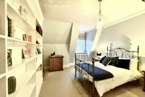 Luxurious top floor Mansion House Penthouse - Image 4