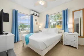 Cute & Cozy 3BR, Great Location - Image 3