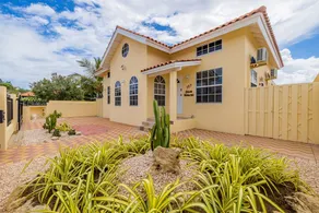 Cute & Cozy 3BR, Great Location - Image 4