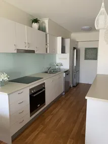 Private, Close to City, Cosy Unit with car park - Image 3