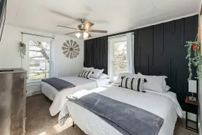 The CORN CRIB: Spa - Game Room - BBQ - Office - DOWNTOWN - Sleeps 14 - Image 3
