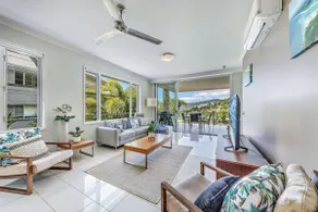 Outstanding Two Bedroom Apartment with Ocean Views - Image 2
