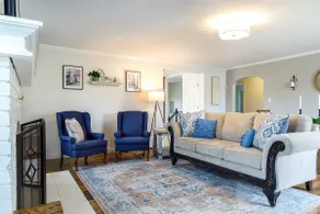 Cozy Farmhouse Centrally Located - Image 2