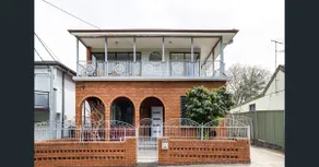 Spacious, sunny apartment in prime location - Image 2