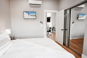 Hybrid King Bed•Pets Ok•Walkers Paradise•500mbps - Image 4