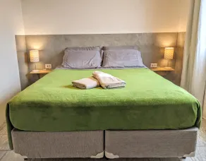 Studio 6 min from Downtown l Queen Bed l W/ Garage - Image 3