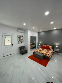 Comfortable and quiet suite - Image 2