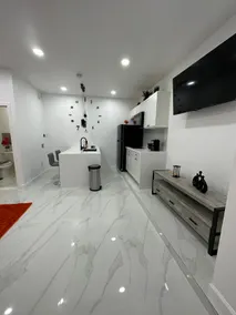 Comfortable and quiet suite - Image 5