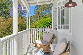 Stylish ocean view cottage, couple’s retreat - Image 5