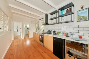Adorable beach shack in the heart of Aireys Inlet - Image 2