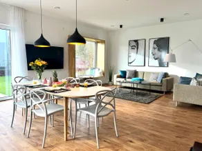 Exclusive vacation home with 6 bedrooms and 4 bathrooms - Image 2