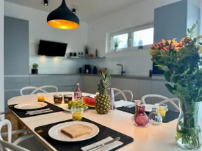 Exclusive vacation home with 6 bedrooms and 4 bathrooms - Image 3