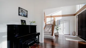 Luxury Villa in West Vancouver with Jacuzzi and Piano, Close to Airport and Downtown - Image 4