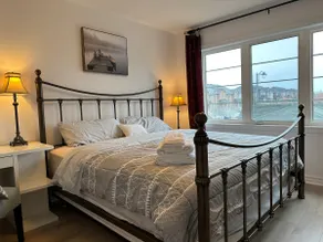 Cozy, tidy three-bedroom 2-story house - Image 2