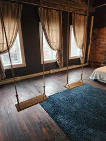 Speakeasy Loft, IUE Earlham, Reid, Swing set! - Image 3