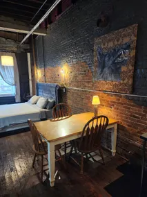 Speakeasy Loft, IUE Earlham, Reid, Swing set! - Image 2