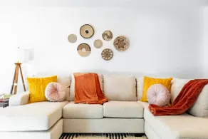 Beautiful & Cozy! 15 Mins From Dallas Cowboys/DFW - Image 2