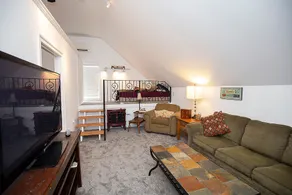 Country Living Guest House (Upstairs/Downstairs) - Image 3