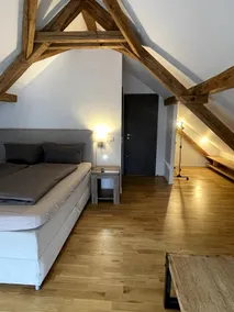 Beautiful double room on the top floor - Image 4