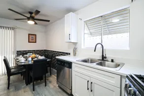 Beautiful home minutes from the Las Vegas strip! - Image 3
