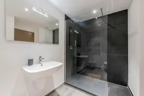 Exclusive, centrally located two-room apartment - Image 2