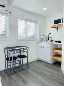 Minutes to slopes Convenient sunny kitchenette - Image 5