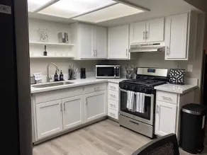 Warm and Cozy Condo in Vegas - Image 2