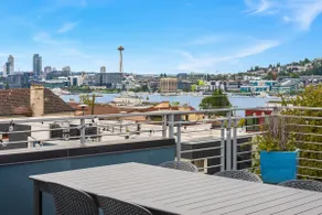Spectacular Views 3 Bedroom Home w/ Rooftop, AC - Image 2