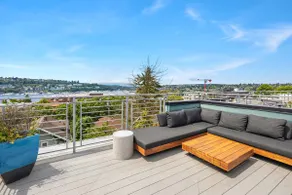 Spectacular Views 3 Bedroom Home w/ Rooftop, AC - Image 3