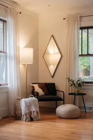Stylish Family/Pet Friendly Cottage in Coveted Clark Park with Fenced In Yard  - Image 4