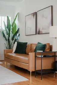 Stylish Family/Pet Friendly Cottage in Coveted Clark Park with Fenced In Yard  - Image 3