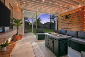 Elegabt Home with Amazing Back Patio - Sleeps 8. - Image 2