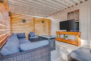 Elegabt Home with Amazing Back Patio - Sleeps 8. - Image 3