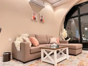 Luxury hotel suite (60m) with bedroom and private entrance - Image 3
