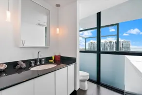 Luxurious 2/2 Oceanfront at Setai - Image 4