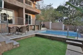 Peaceful 1 BHK Flat with Pool - Image 4