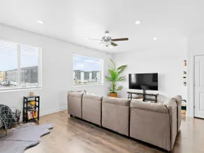 New build w/room for 8, near FrontRunner, shopping - Image 4