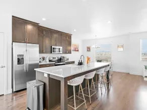 New build w/room for 8, near FrontRunner, shopping - Image 5
