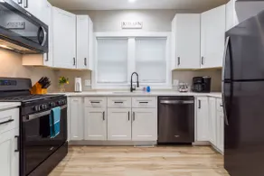 *The Heron House*/King Bed/Spacious/Remodeled/ - Image 3
